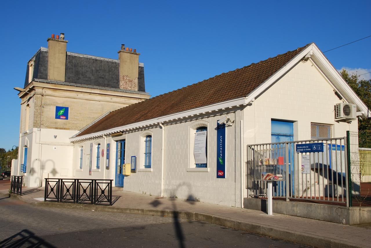 Hotel Dg Mery-sur-Oise Exterior photo